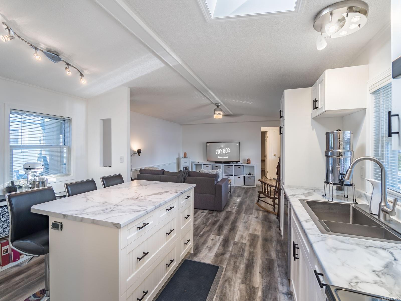 225 2465 Apollo Drive, Nanoose Bay, BC, V9P 9K2 927896 Carol