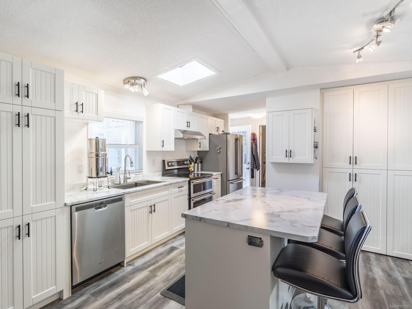 225 2465 Apollo Drive, Nanoose Bay, BC, V9P 9K2 927896 Carol