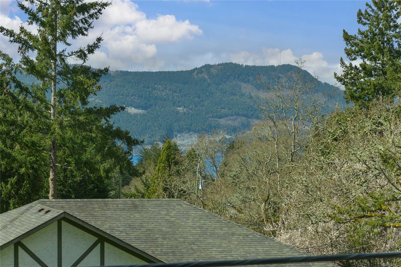 7119 Hagan Road, Central Saanich, BC, V8M 1C4 929070 Miles Takacs