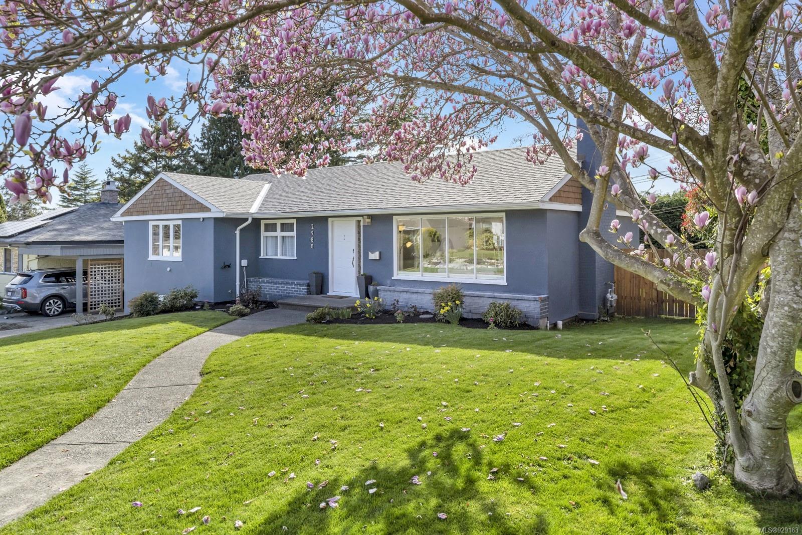 2988 Eastdowne Road, Oak Bay, BC, V8R 5R9 929163 Brad Forrest