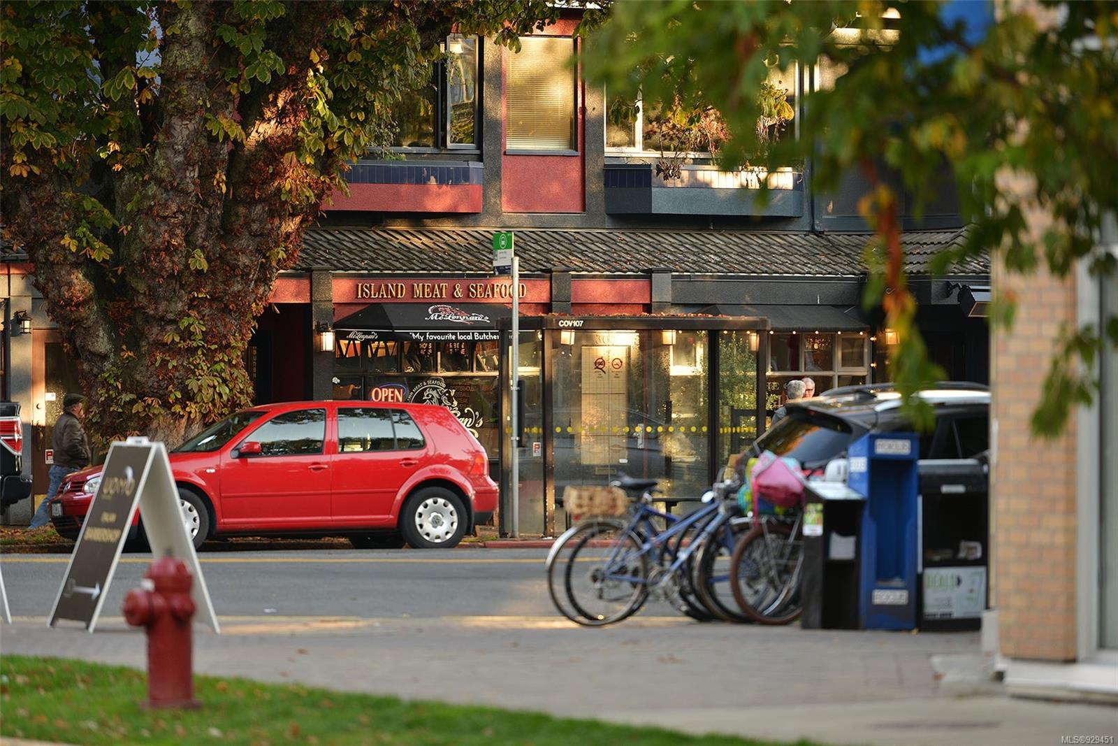 401, 1014 Park Boulevard, Victoria, BC, V8V 2T4 929451 Miles Takacs