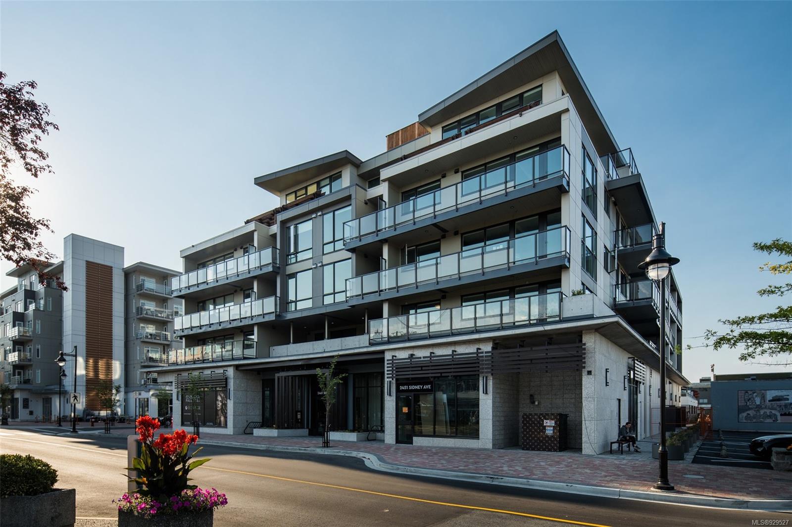 410 2461 Sidney Avenue, Sidney, BC, V8L 1Y9 929527 Kieren Rasura