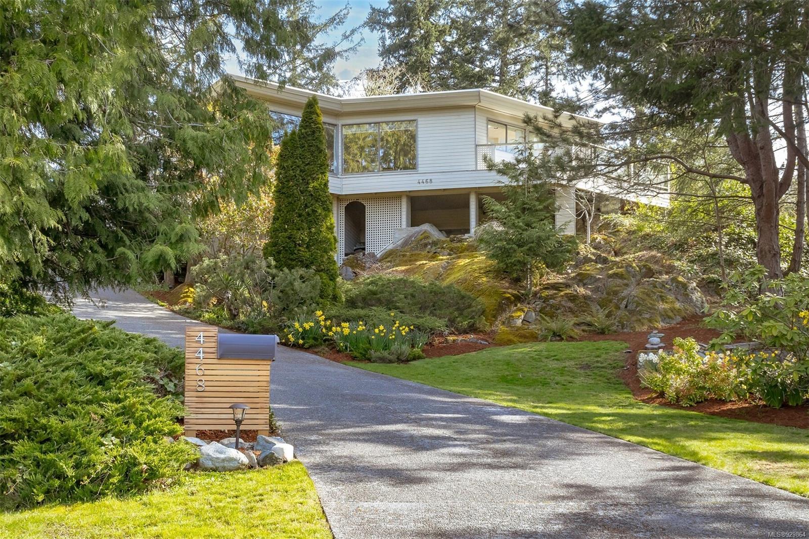 4468 Autumnwood Lane, Saanich, BC, V8X 4V8 929864 McCollom Real