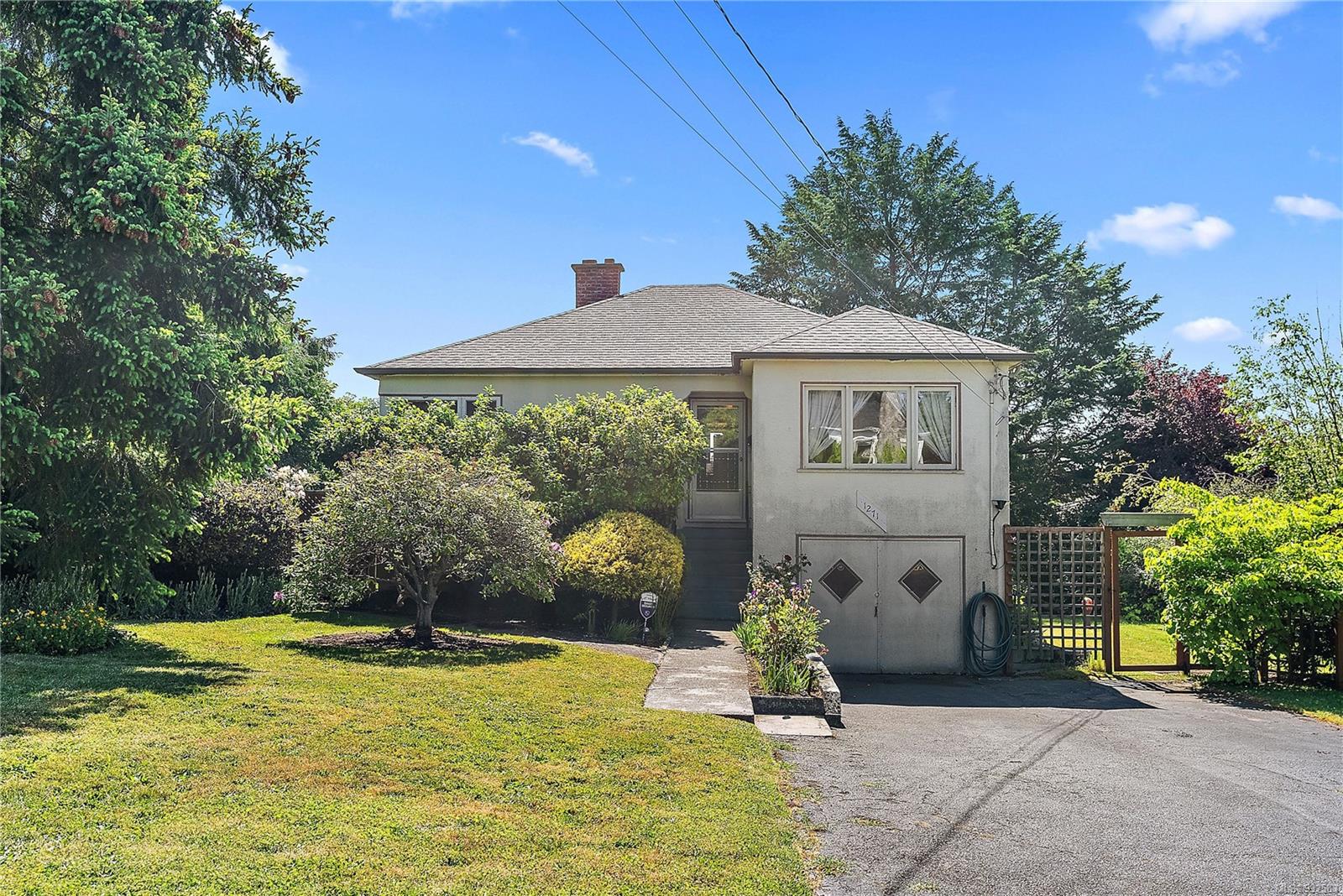 1271 Oakmount Road, Saanich, BC, V8P 1M1 932583 Marten Homes Real