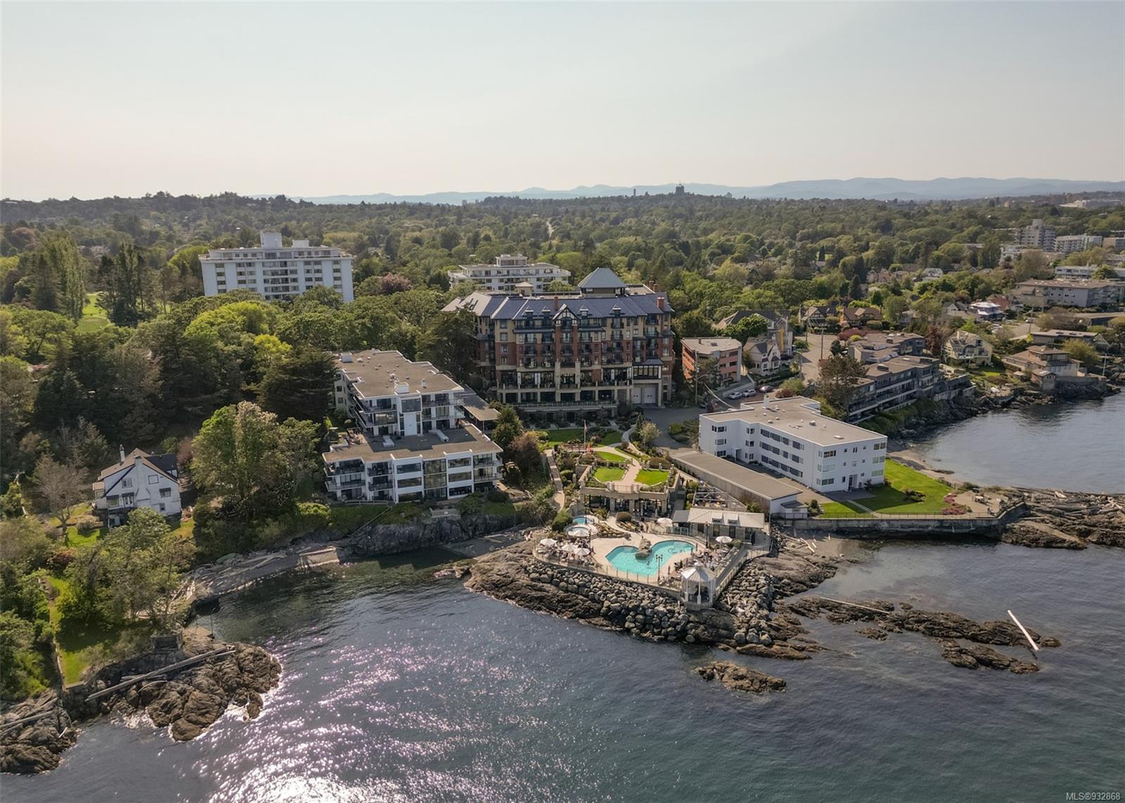 202 / 203 1159 Beach Drive, Oak Bay, BC, V8S 2N2 932868 Bobby