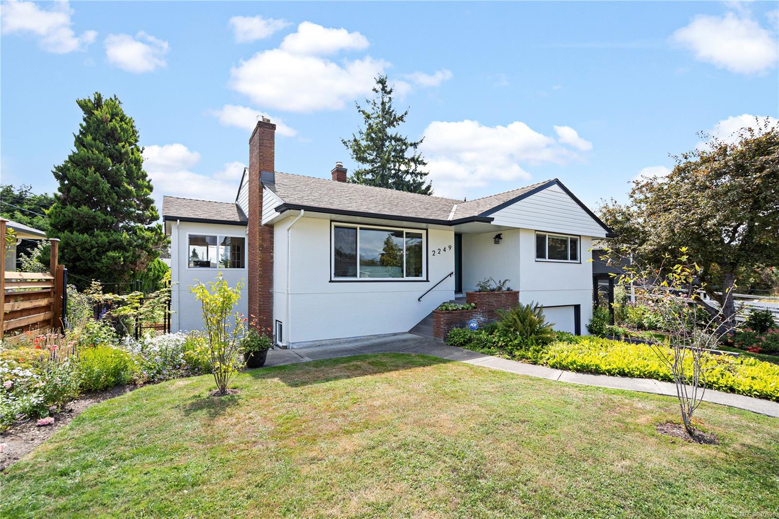 2249 Estevan Avenue, Oak Bay, BC, V8R 2S2 940520 The House Selling