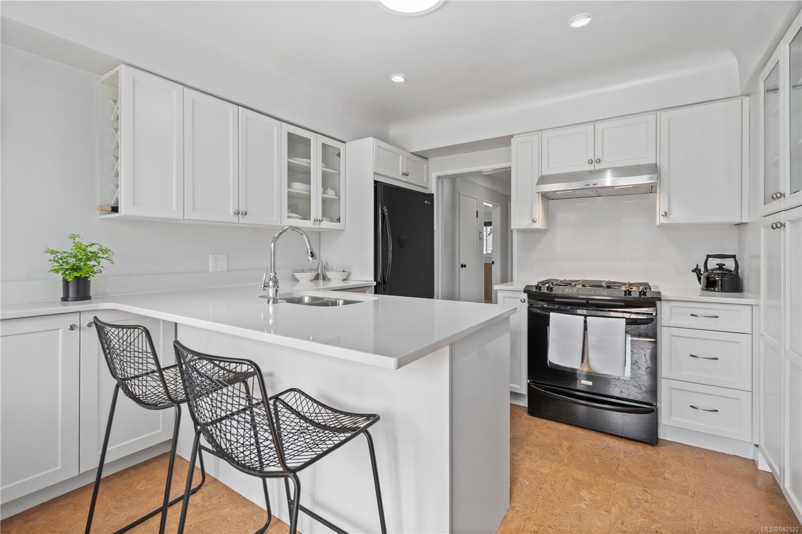 2249 Estevan Avenue, Oak Bay, BC, V8R 2S2 940520 The House Selling