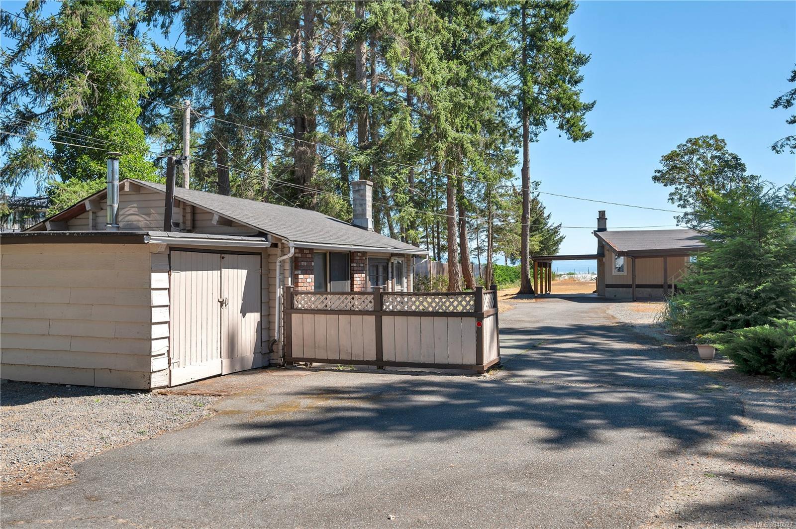 8998 Clarkson Avenue, Black Creek, BC, V9J 1B2 940527 Brian Toner