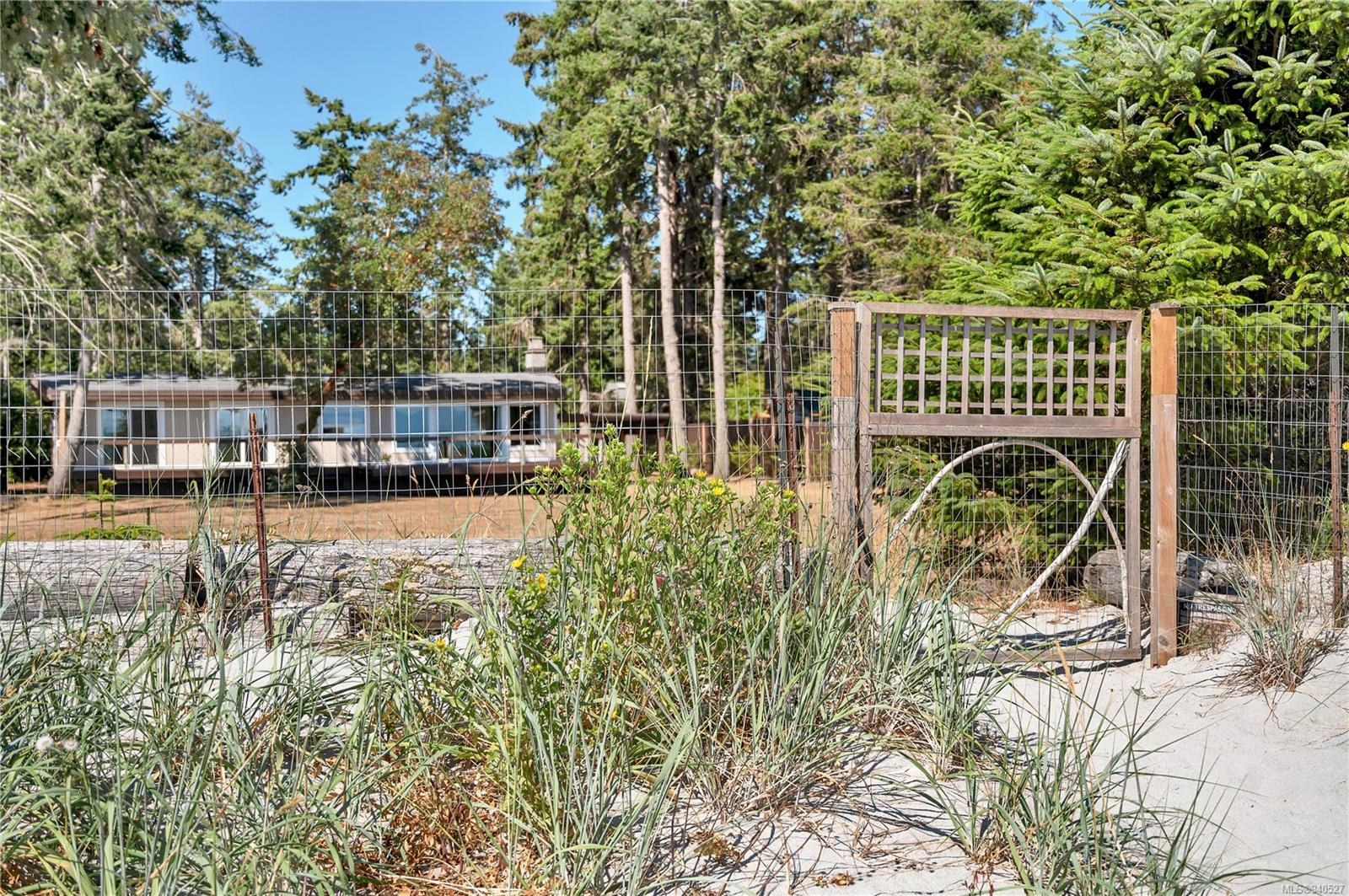 8998 Clarkson Avenue, Black Creek, BC, V9J 1B2 940527 Brian Toner