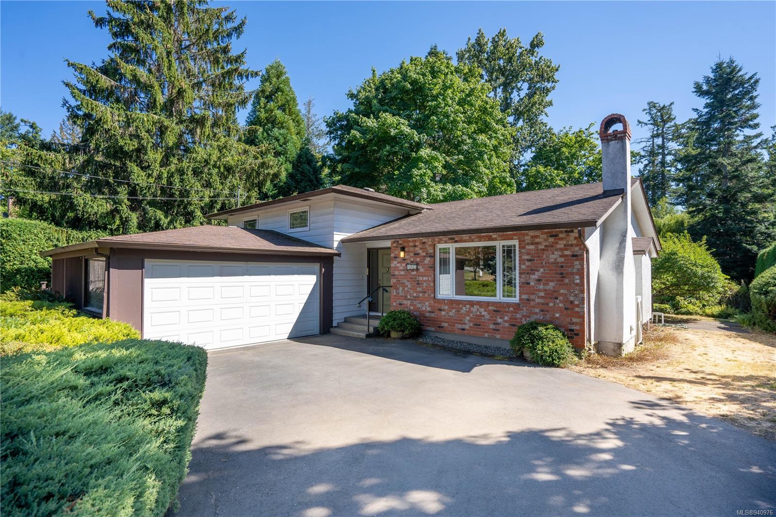 815 Ardmore Drive, North Saanich, BC, V8L 3S1 940976 The House