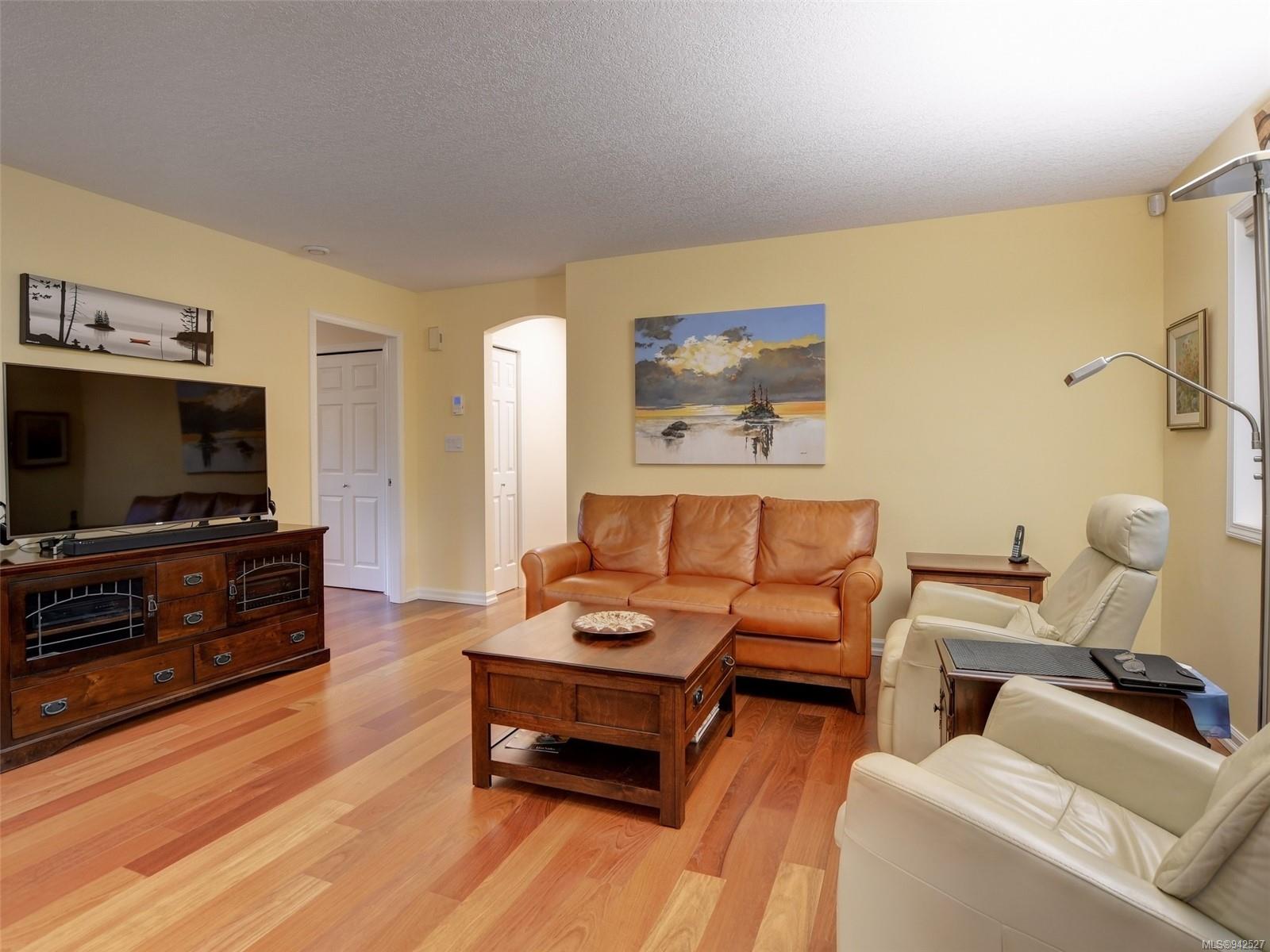 4720 Sunnymead Way, Saanich, BC, V8Y 3B7 942527 McMullen Homes Team