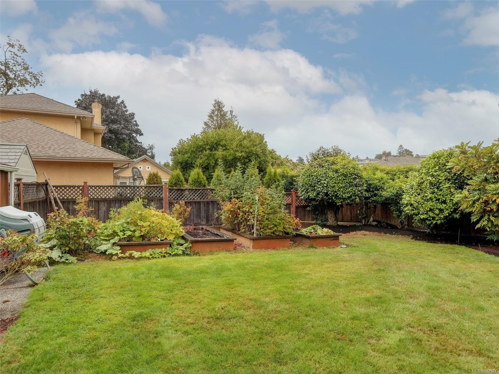 4720 Sunnymead Way, Saanich, BC, V8Y 3B7 942527 McMullen Homes Team