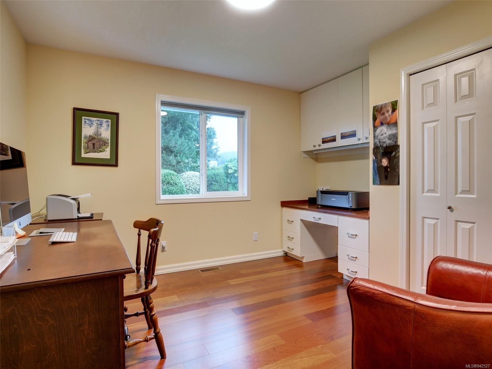 4720 Sunnymead Way, Saanich, BC, V8Y 3B7 942527 McMullen Homes Team