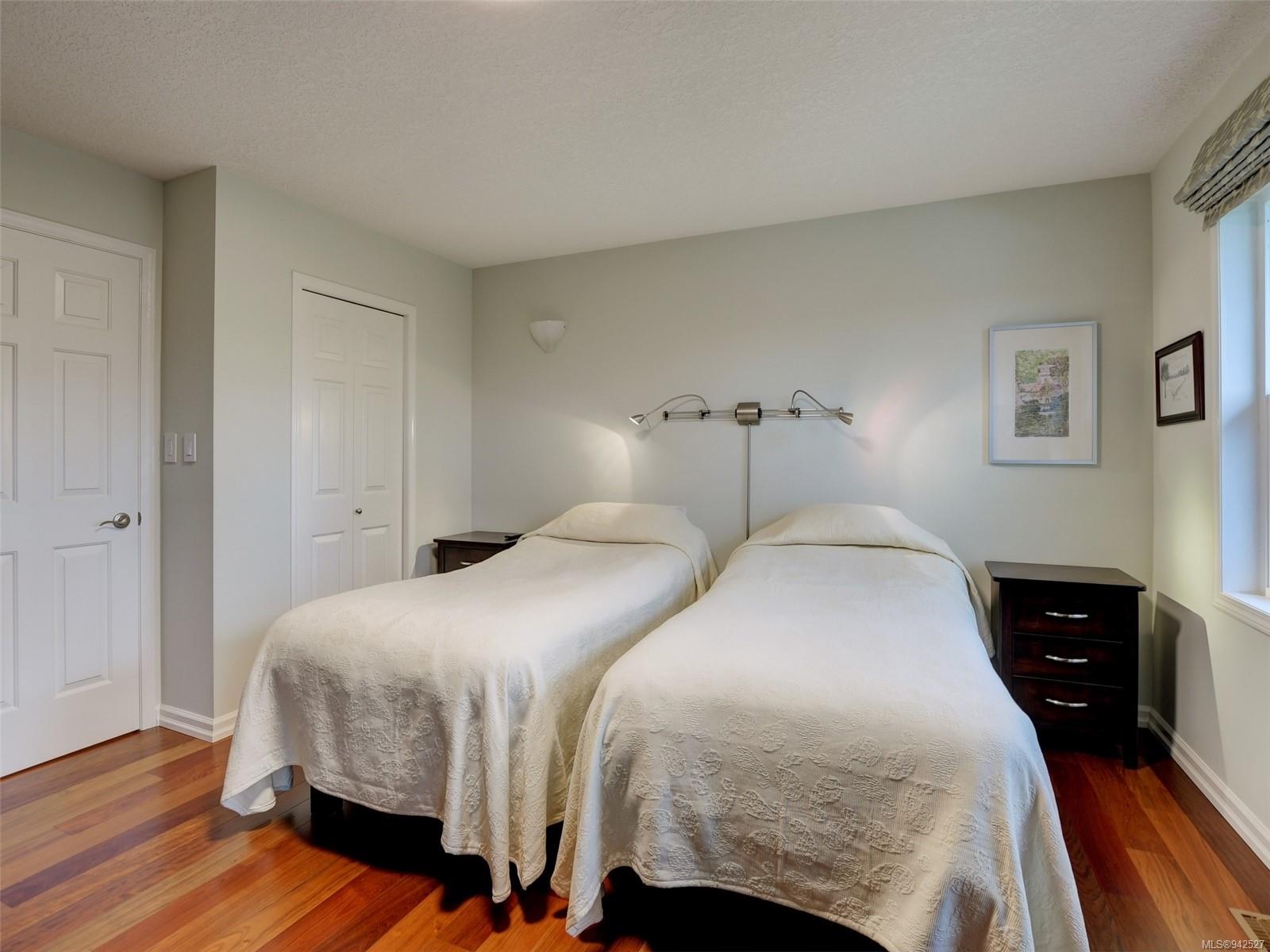 4720 Sunnymead Way, Saanich, BC, V8Y 3B7 942527 McMullen Homes Team