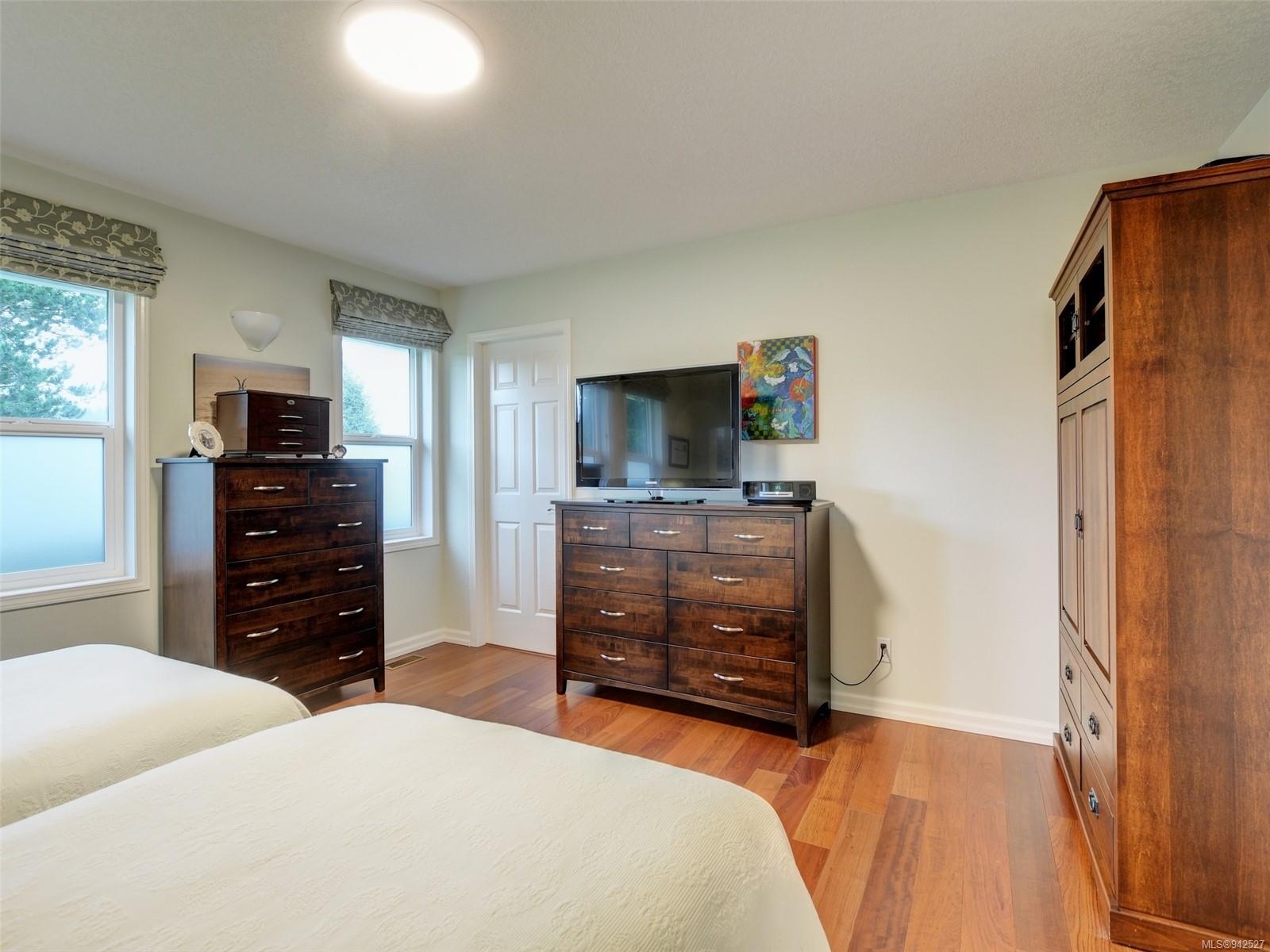 4720 Sunnymead Way, Saanich, BC, V8Y 3B7 942527 McMullen Homes Team