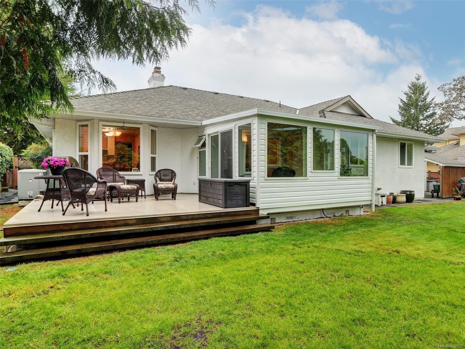 4720 Sunnymead Way, Saanich, BC, V8Y 3B7 942527 McMullen Homes Team