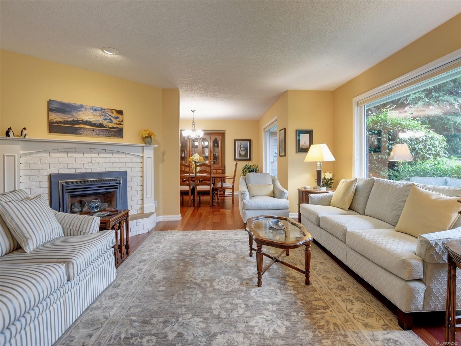 4720 Sunnymead Way, Saanich, BC, V8Y 3B7 942527 McMullen Homes Team