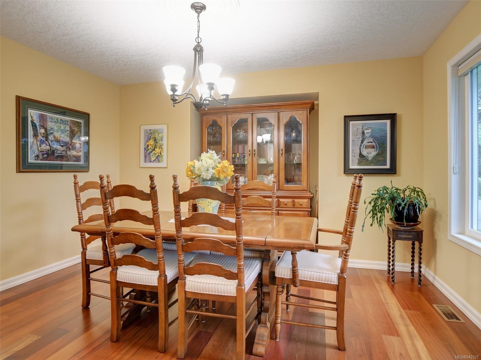 4720 Sunnymead Way, Saanich, BC, V8Y 3B7 942527 McMullen Homes Team