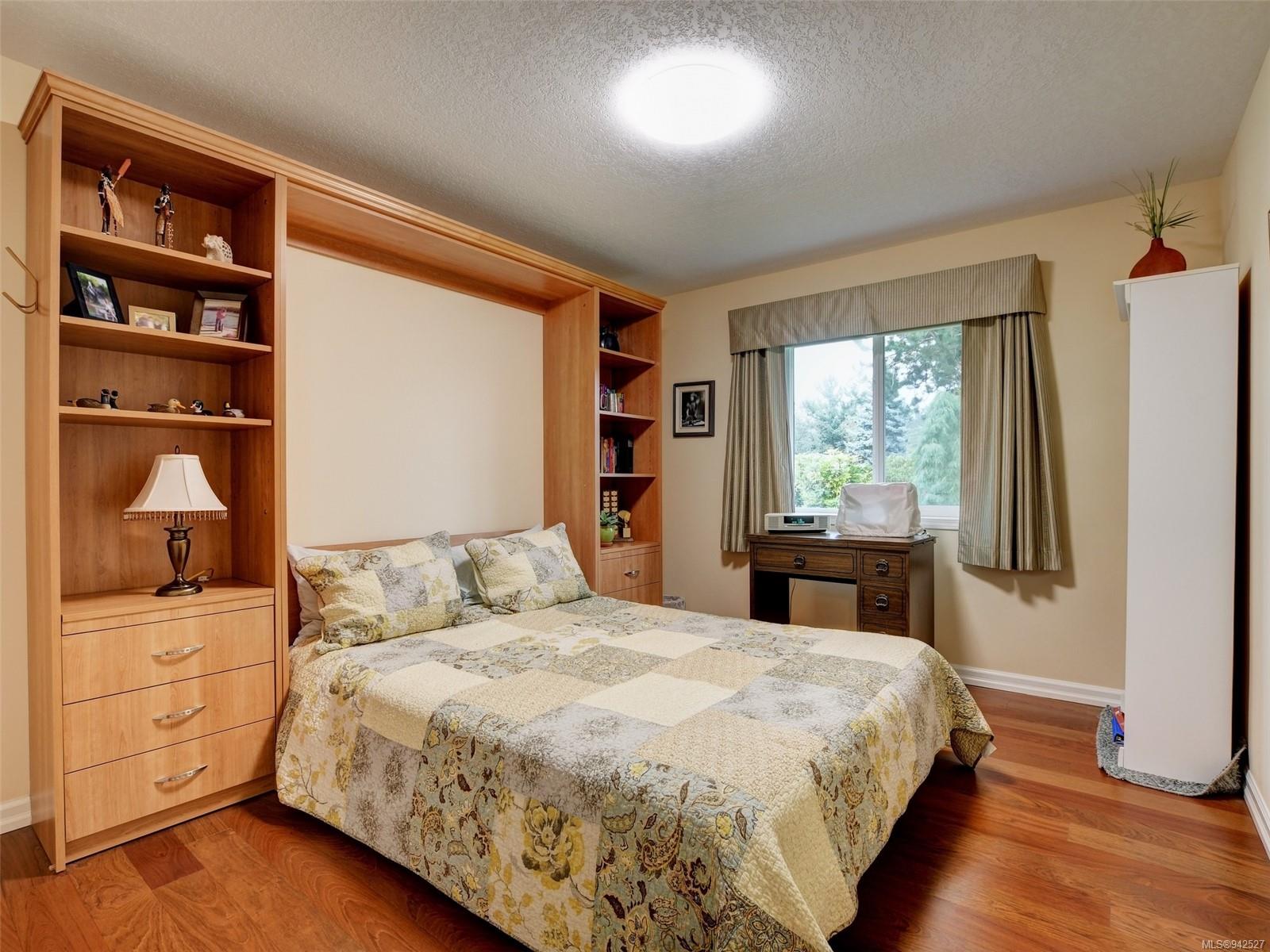 4720 Sunnymead Way, Saanich, BC, V8Y 3B7 942527 McMullen Homes Team