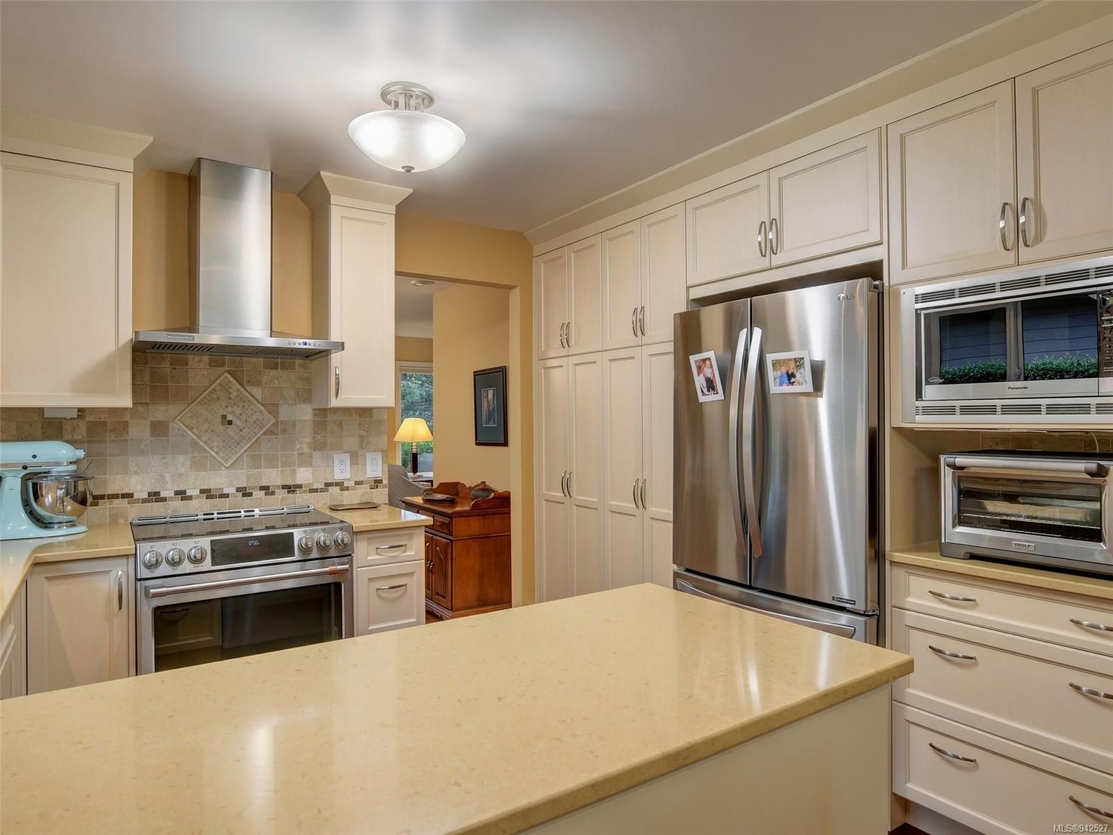 4720 Sunnymead Way, Saanich, BC, V8Y 3B7 942527 McMullen Homes Team