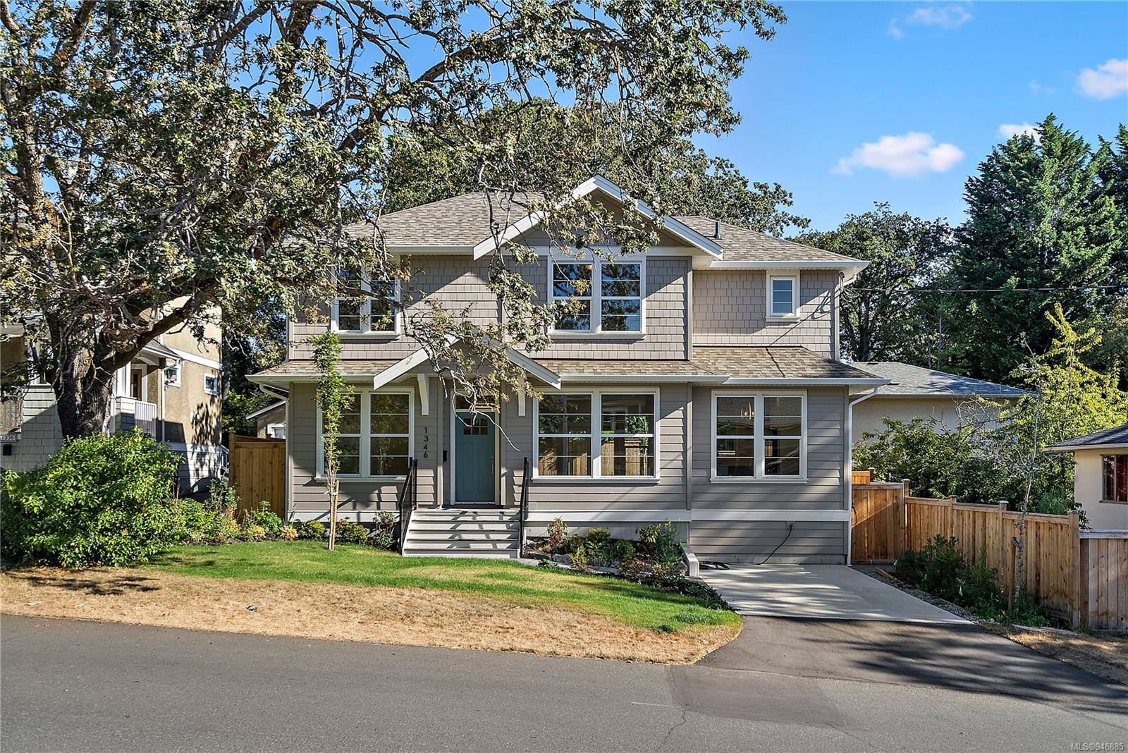 1346 Kings Road, Victoria, BC, V8R 3W5 946885 Marten Homes Real