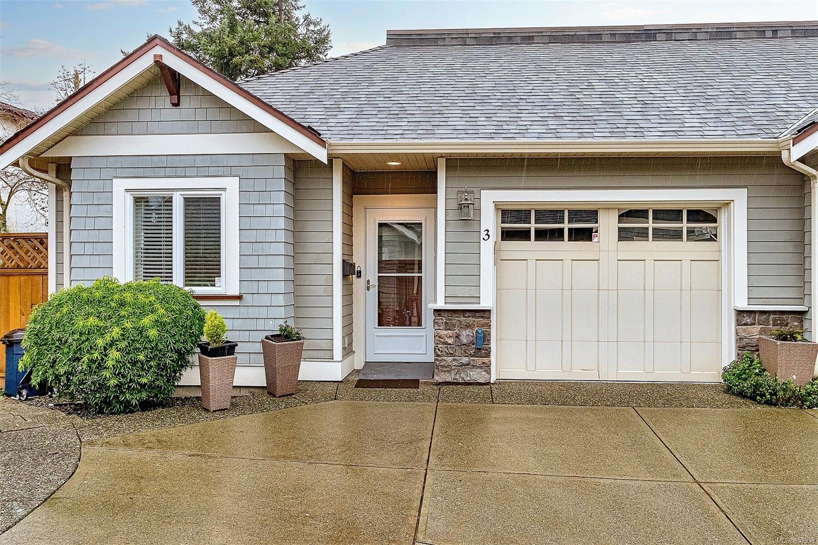 3, 2323 Henry Avenue, Sidney, BC, V8L 2B3 952930 Tracy Keenan