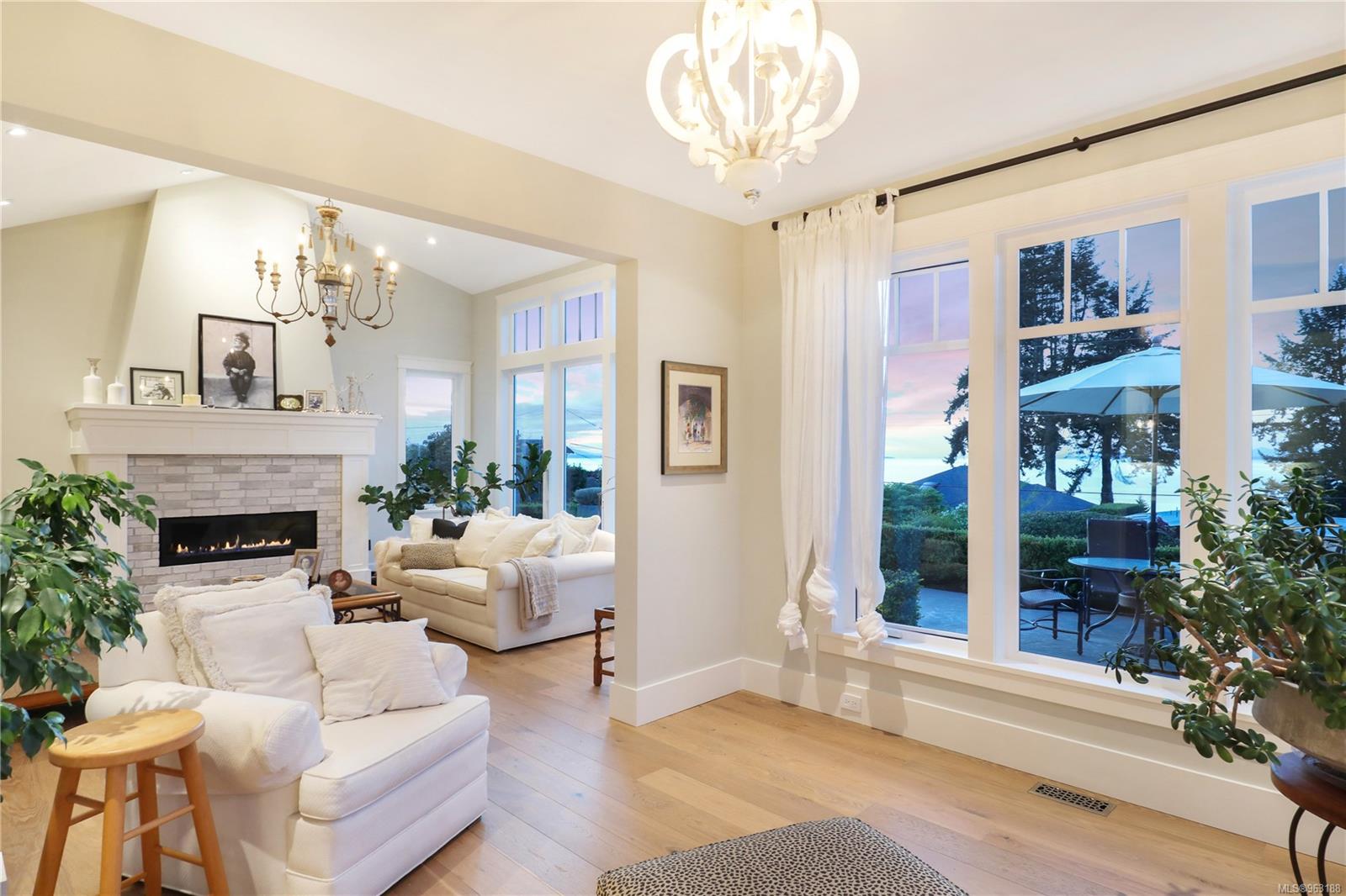 277 Crescent Road W, Qualicum Beach, BC, V9K 1J9 963188 The Nicklen