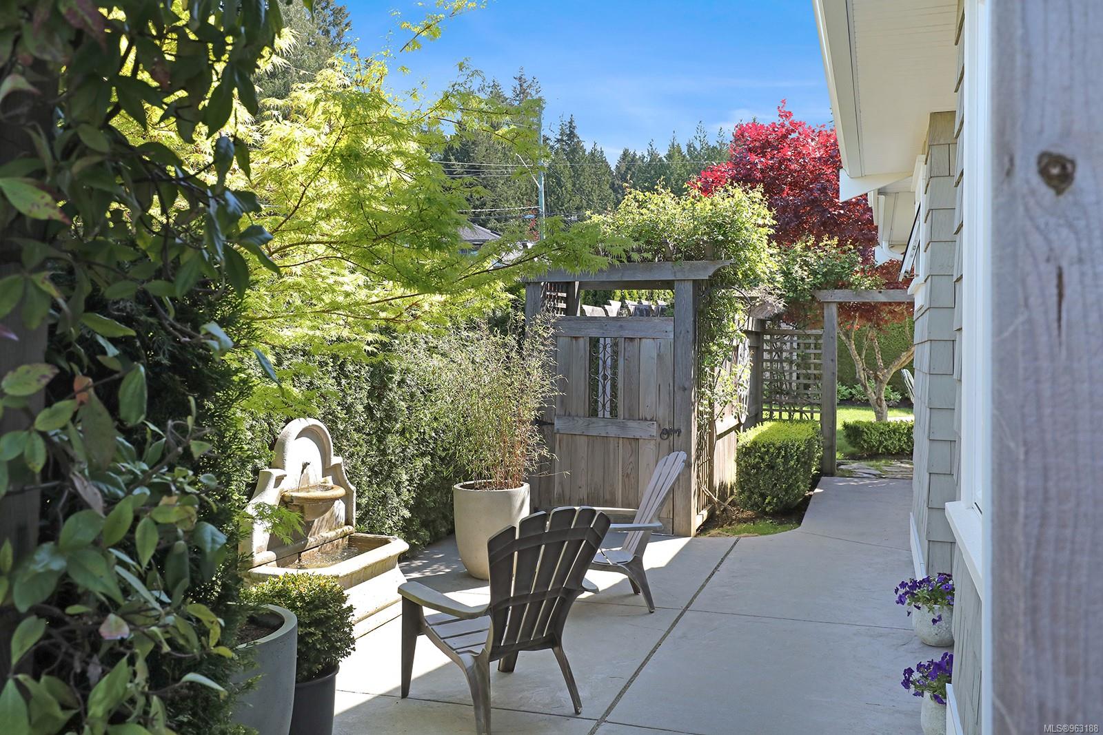 277 Crescent Road W, Qualicum Beach, BC, V9K 1J9 963188 The Nicklen Group