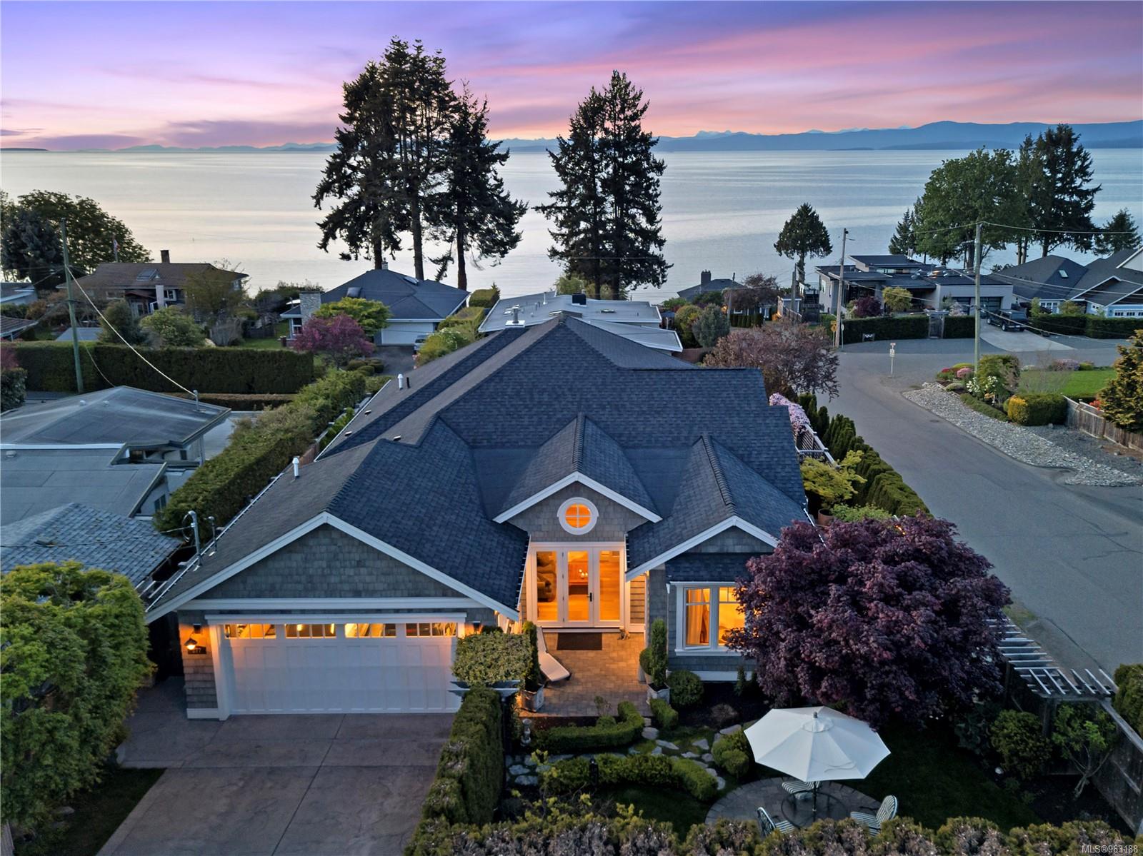 277 Crescent Road W, Qualicum Beach, BC, V9K 1J9 963188 The Nicklen Group