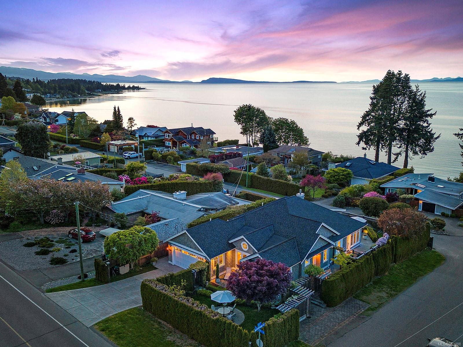 277 Crescent Road W, Qualicum Beach, BC, V9K 1J9 963188 The Nicklen Group