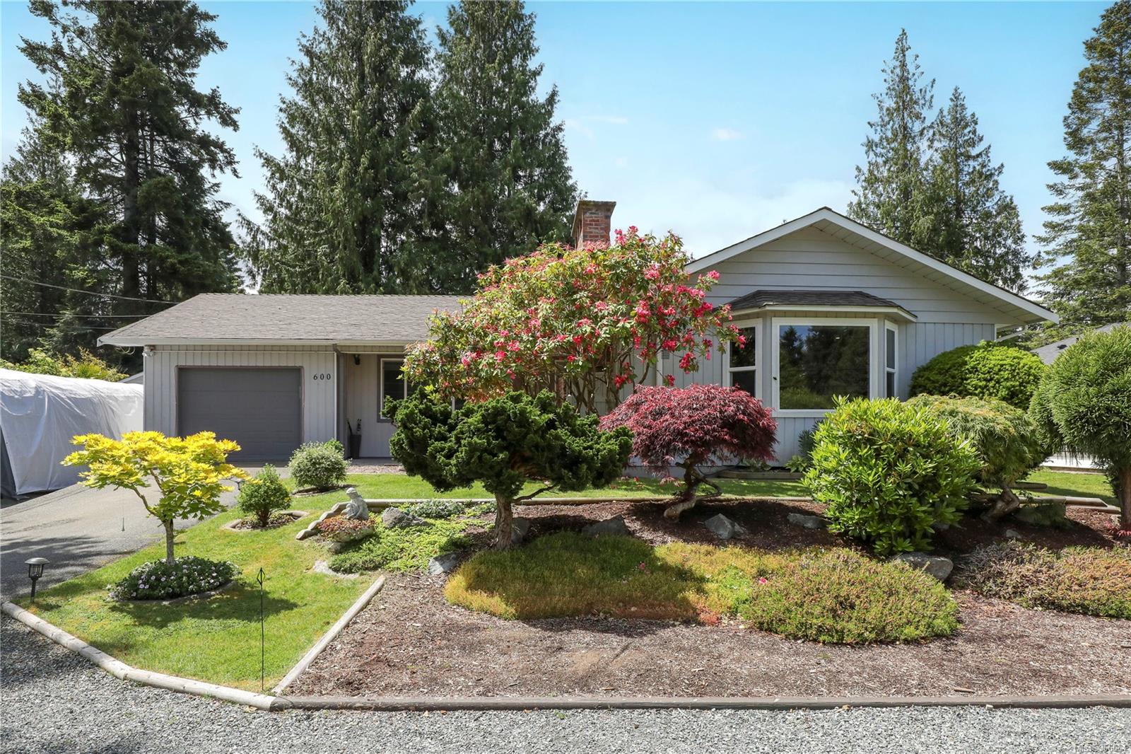 600 Eaglecrest Drive, Qualicum Beach, BC, V9K 1E4 966064 The