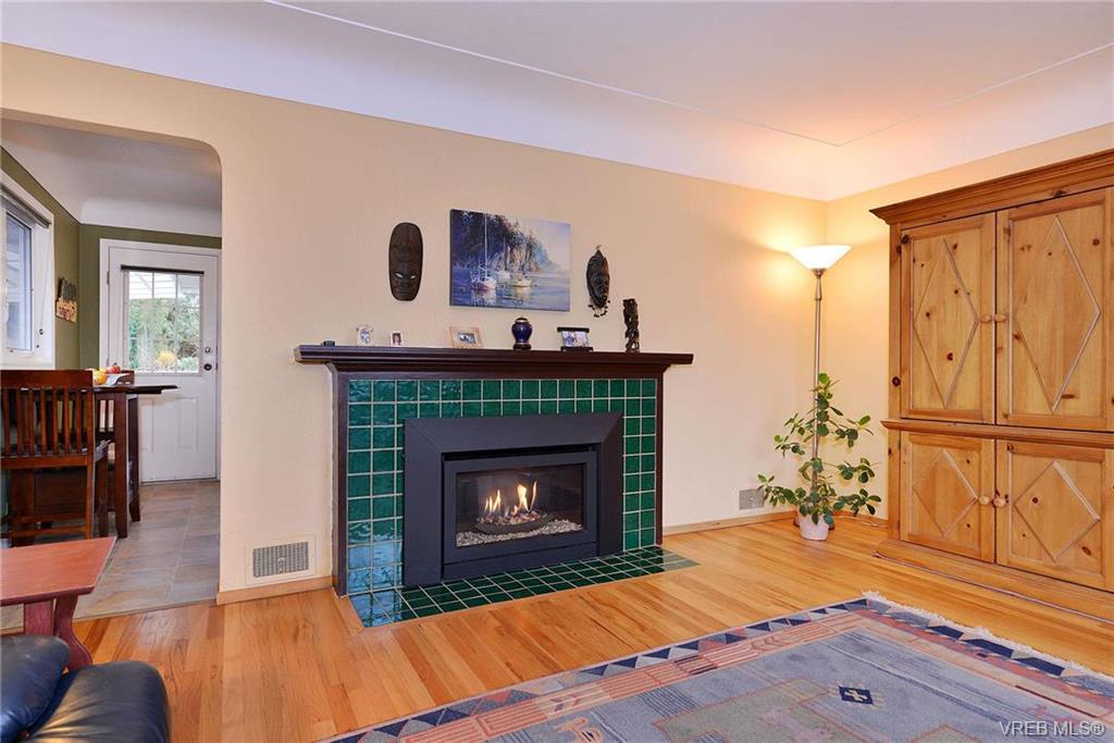 2586 Eastdowne Rd, Victoria, BC 373824 McCollom Real Estate Ltd.