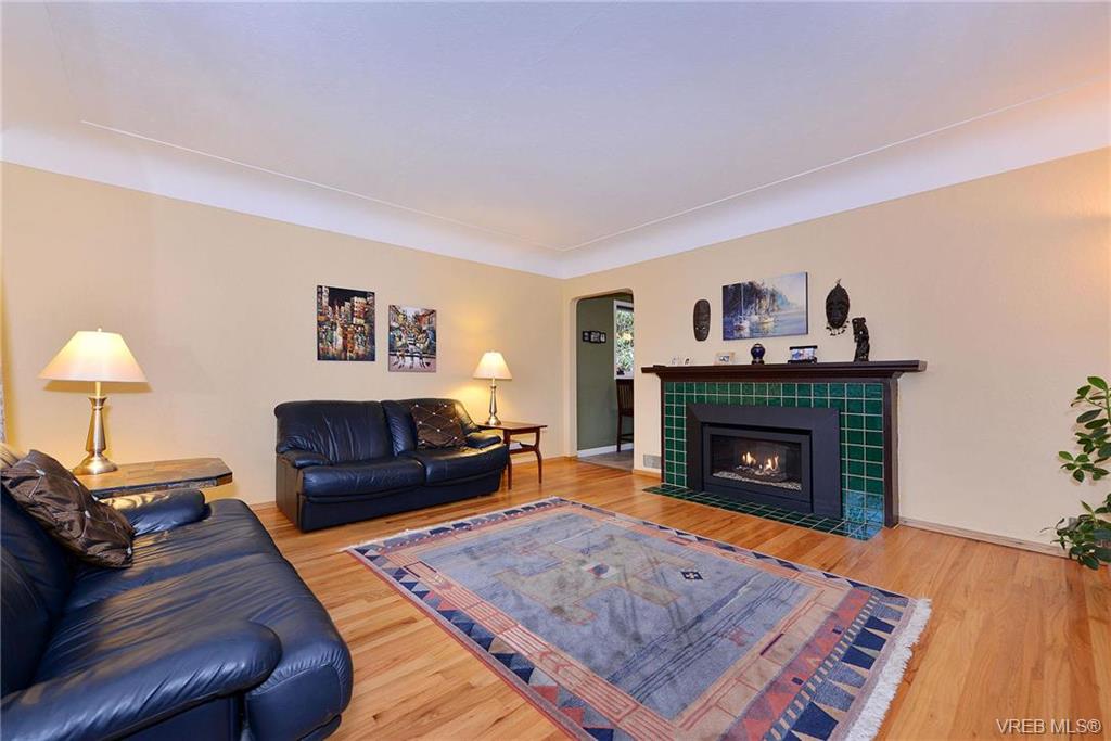 2586 Eastdowne Rd, Victoria, BC 373824 McCollom Real Estate Ltd.