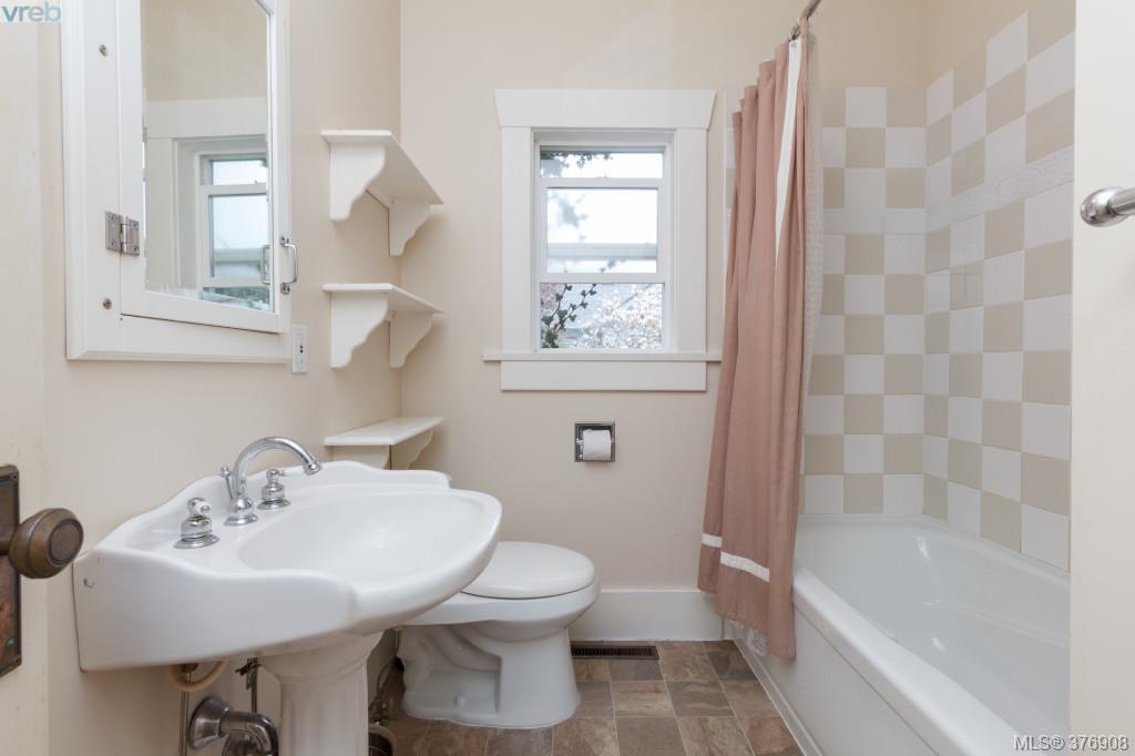 1954 Monteith Street, Victoria, BC 376908 Tracy KeenanWhyte