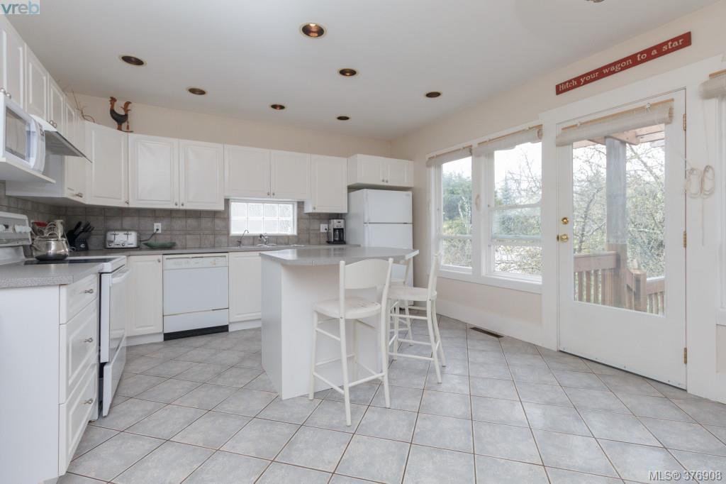 1954 Monteith Street, Victoria, BC 376908 Tracy KeenanWhyte