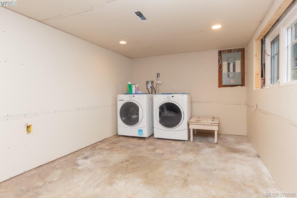 1954 Monteith Street, Victoria, BC 376908 Tracy KeenanWhyte