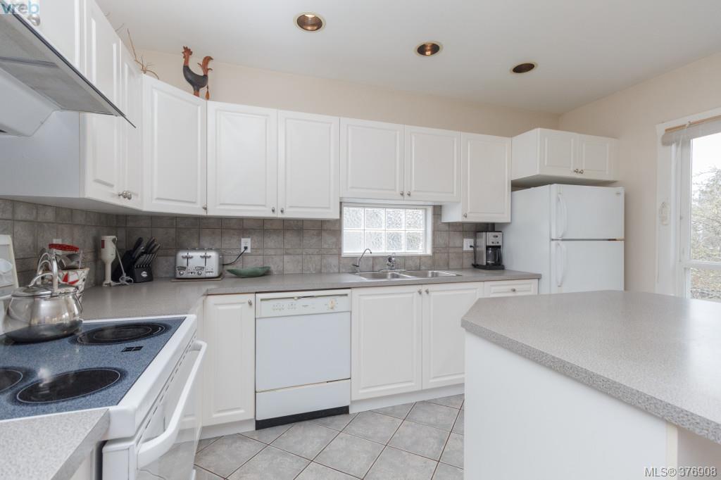 1954 Monteith Street, Victoria, BC 376908 Tracy KeenanWhyte