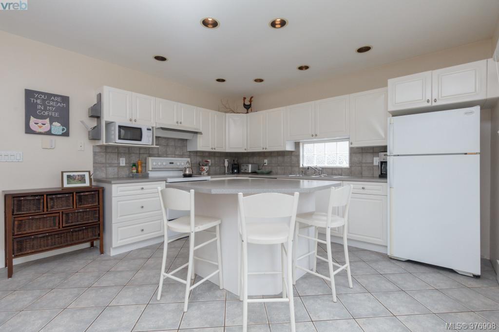 1954 Monteith Street, Victoria, BC 376908 Tracy KeenanWhyte