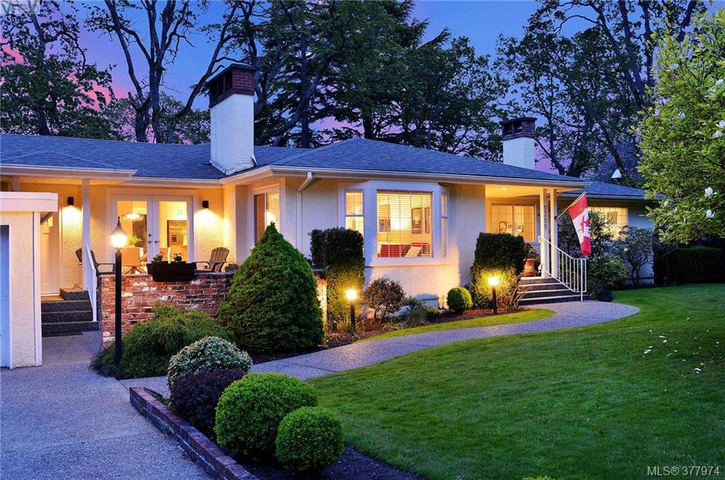 3355 Uplands Road, Victoria, BC 377974 Miles Takacs