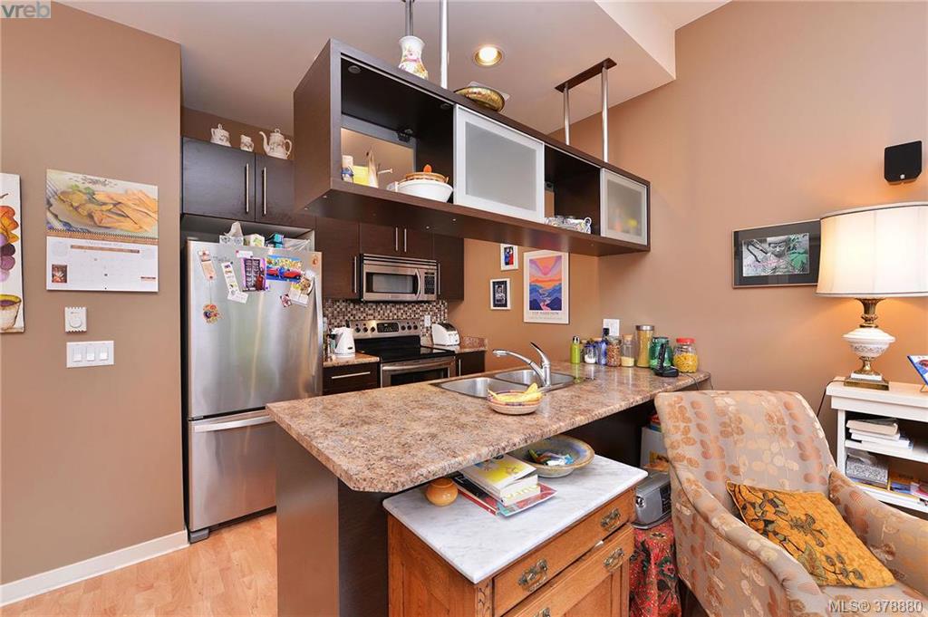  309 1618 North Dairy Road, Victoria, BC 378880 Miles Takacs