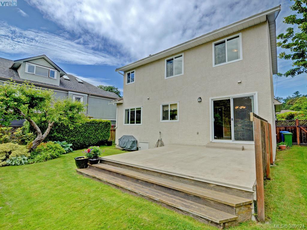 585 Falkland Road, Victoria, BC 380124 Broker Harry Newton