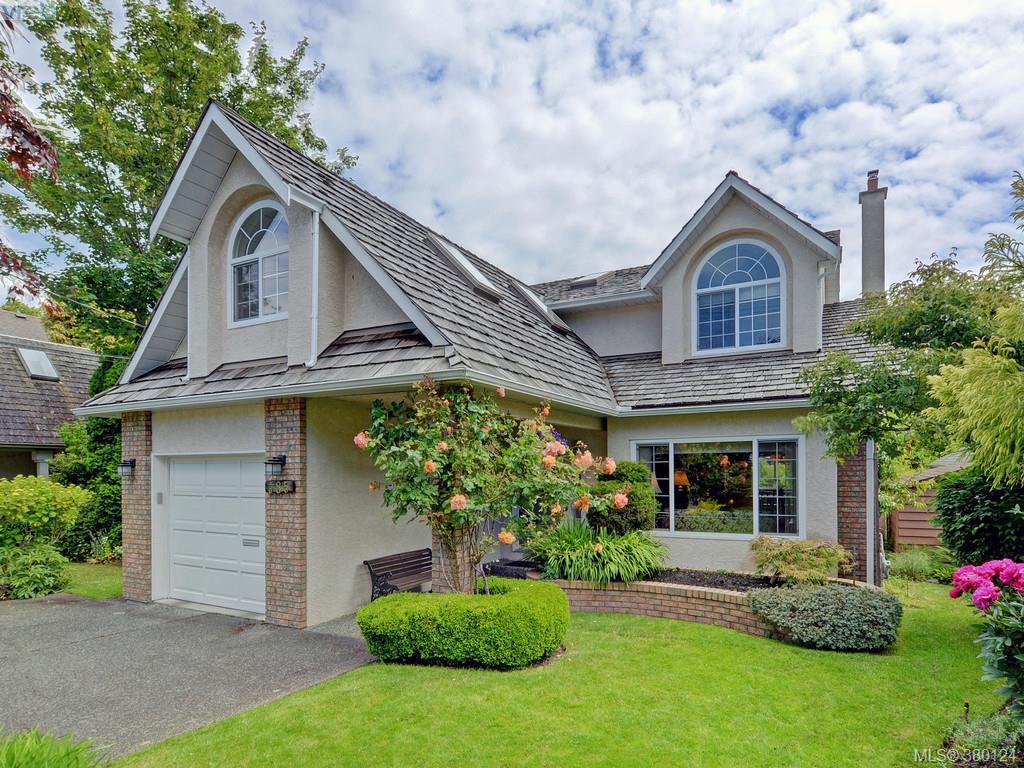 585 Falkland Road, Victoria, BC 380124 Broker Harry Newton