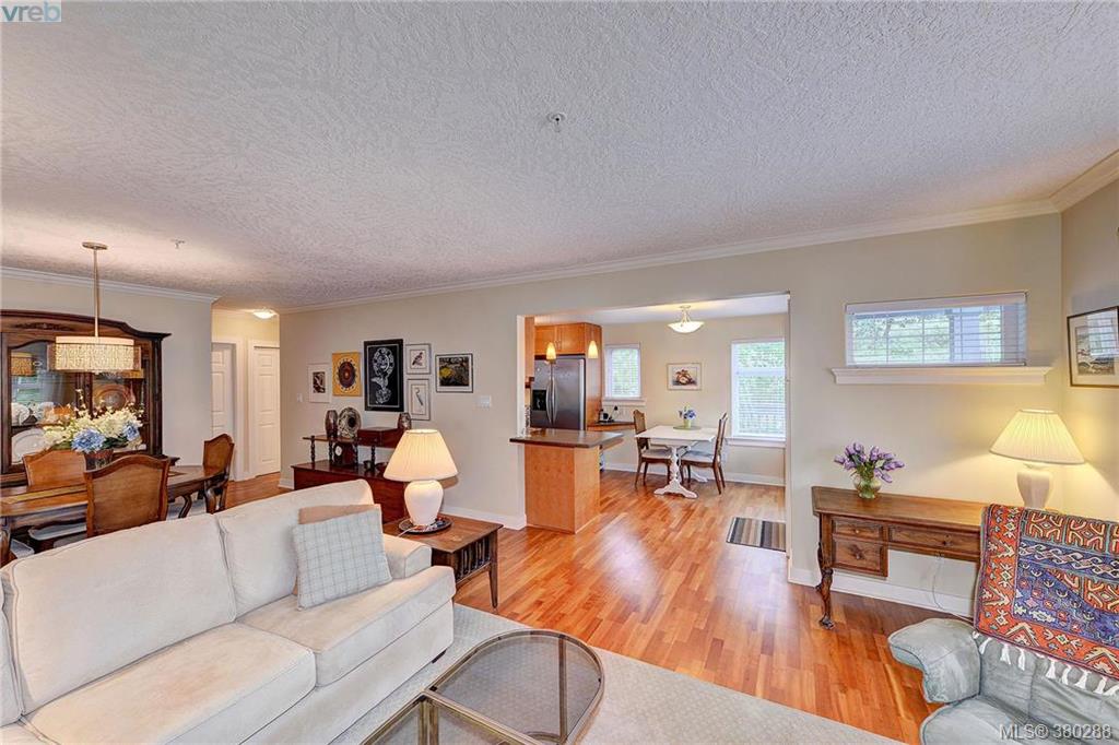  206 4480 Chatterton Way, Victoria, BC 380288 McCollom Real Estate