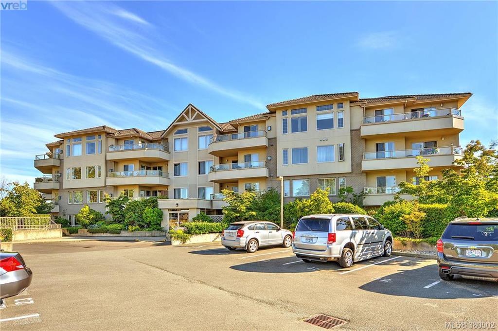  307 3700 Carey Road, Victoria, BC 380502 McCollom Real Estate Ltd.