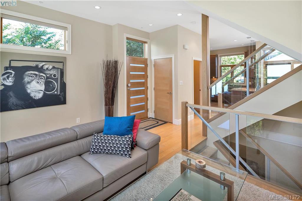  9 1020 Richardson Street, Victoria, BC 381372 Mark Rice