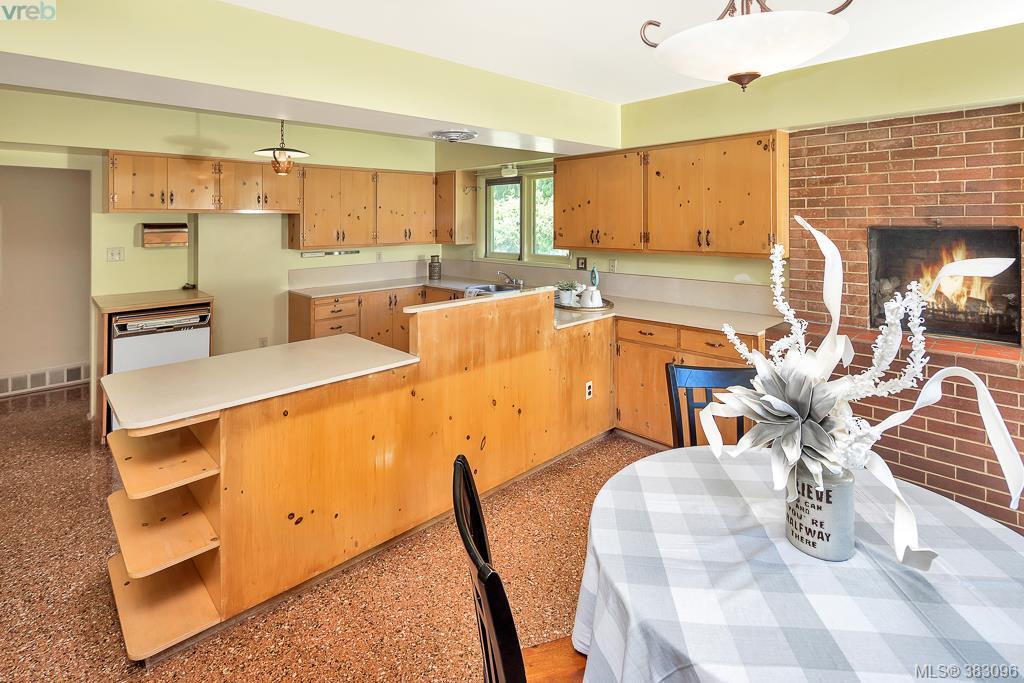 5625 Parker Avenue, Victoria, BC 383096 1224 Richardson