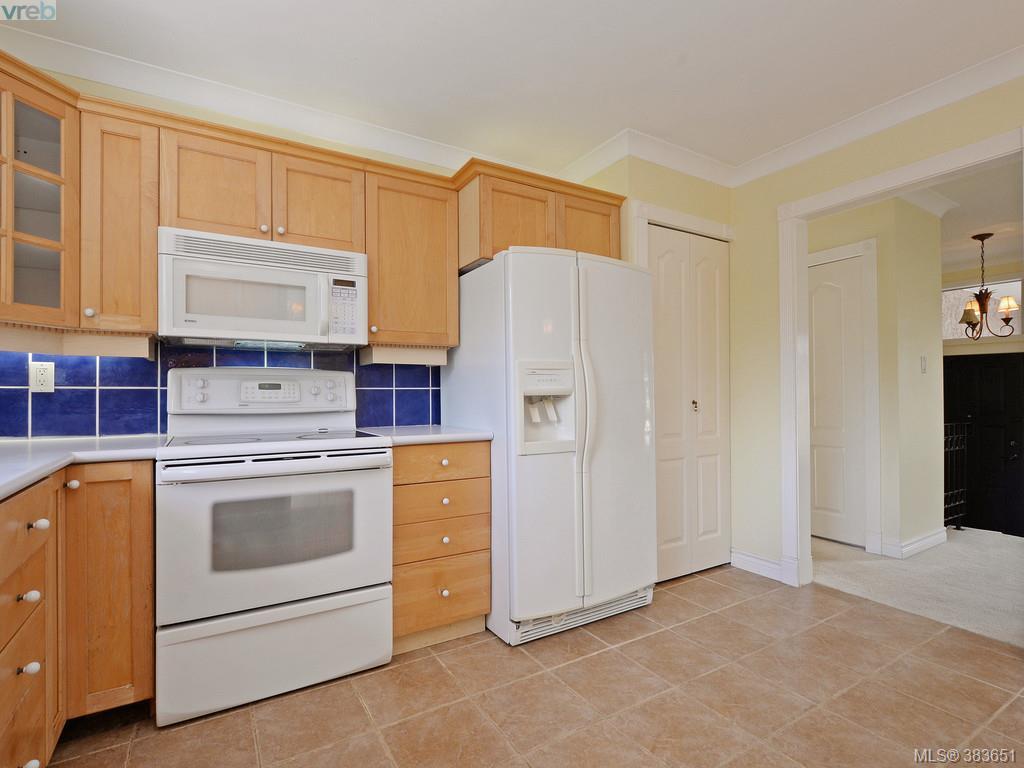 624 Vanalman Avenue, Victoria, BC 383651 Alex Rose