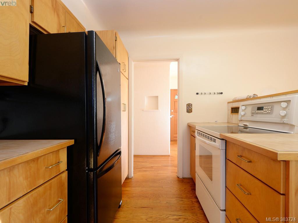 1358 Hampshire Road, Victoria, BC 383724 Mike Boorman