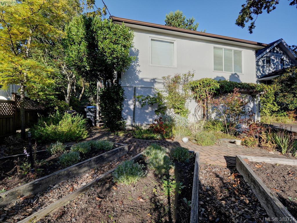 1358 Hampshire Road, Victoria, BC 383724 Mike Boorman