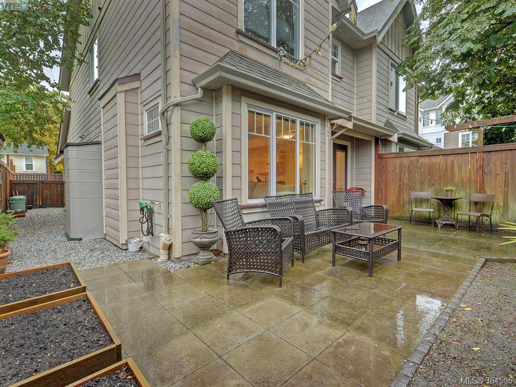  3 2650 Shelbourne Street, Victoria, BC 384565 Julie Demelo